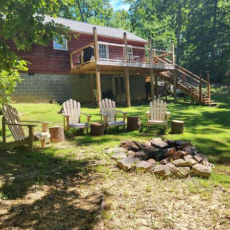 Gas Fireplace, Firepit, And Cedar Adirondack Chair Spencer 外观 照片