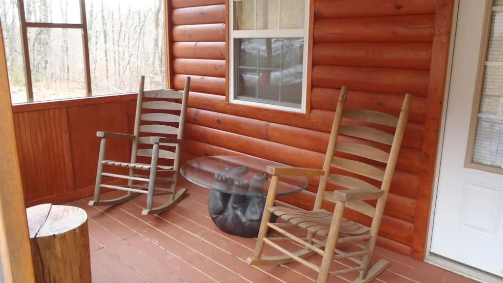 Gas Fireplace, Firepit, And Cedar Adirondack Chair Spencer 外观 照片