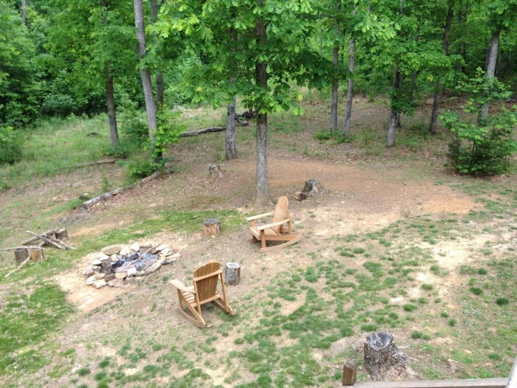 Gas Fireplace, Firepit, And Cedar Adirondack Chair Spencer 外观 照片