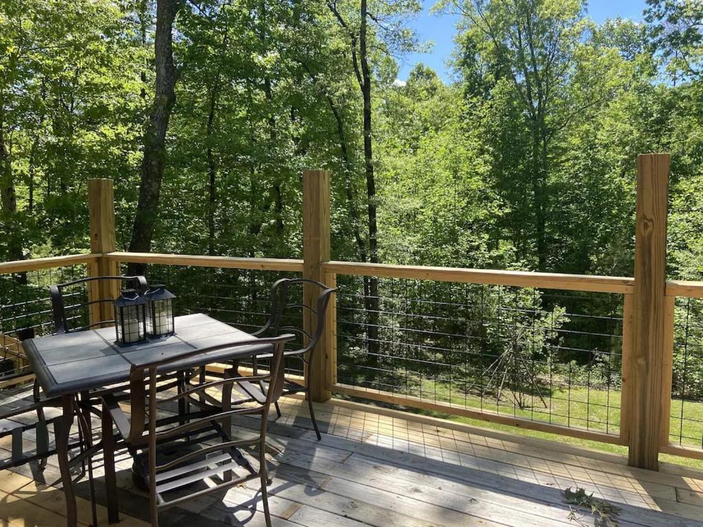 Gas Fireplace, Firepit, And Cedar Adirondack Chair Spencer 外观 照片