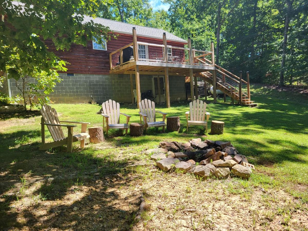 Gas Fireplace, Firepit, And Cedar Adirondack Chair Spencer 外观 照片