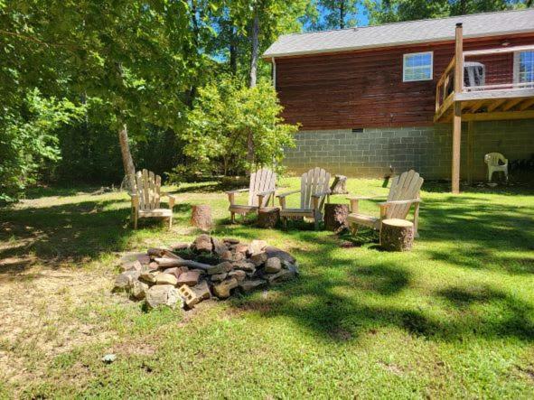 Gas Fireplace, Firepit, And Cedar Adirondack Chair Spencer 外观 照片
